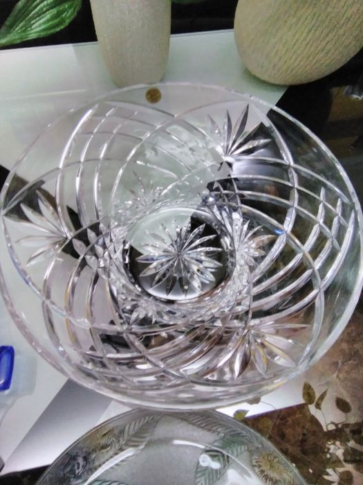 Travessas, saladeira, fruteira. Em vidro. Cristal.