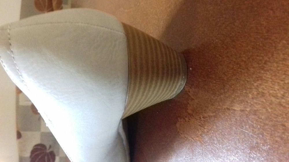 Beżowe nowe buty r.40