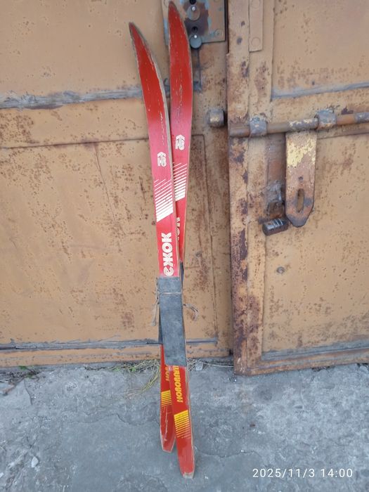 Лижі, бувші у використанні