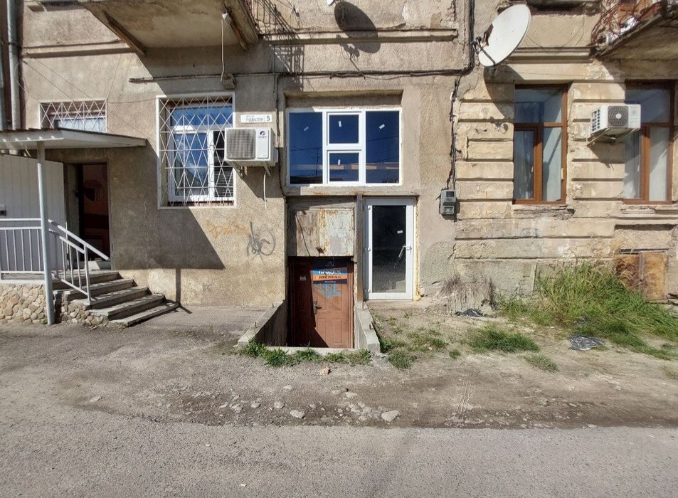 Продаж комерційного приміщення 122,3м2 в. Підвалля м. Дрогобич