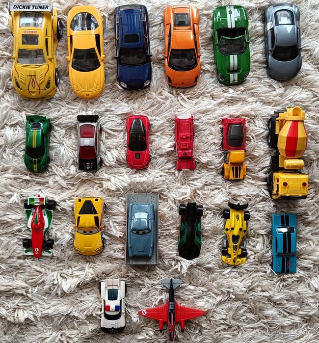 Zestaw modeli samochodów