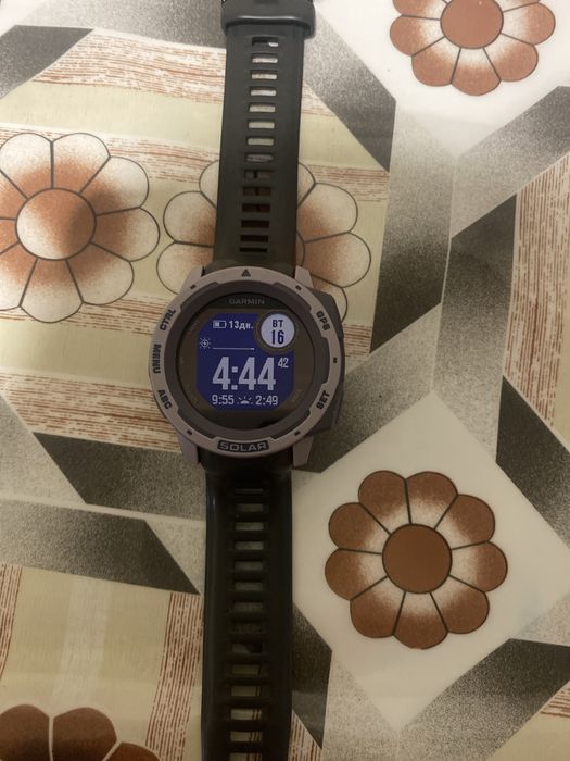 Garmin Instinct 1 поколение с солнечной зарядкой (Solar )