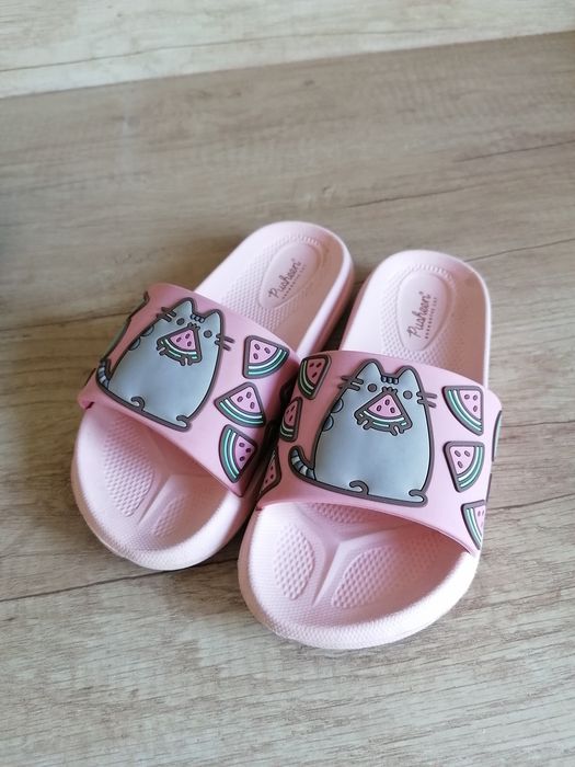 Klapki dziecięce dla dziewczynki Pusheen i pantofle r. 27/28