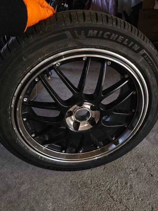 Jantes e pneus de carro