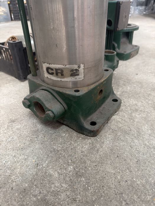 Bomba centrifuga vertical GRUNDFOS CR2 desmontada