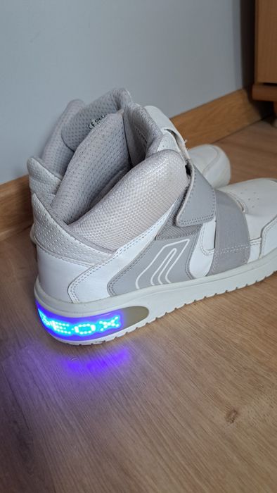 Buty spotowe Geox z podświetleniem LED r. 36