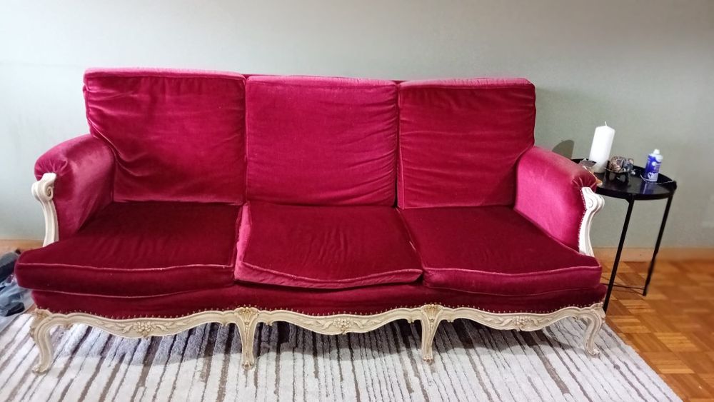 Sofá  de 3 lugares em veludo vermelho