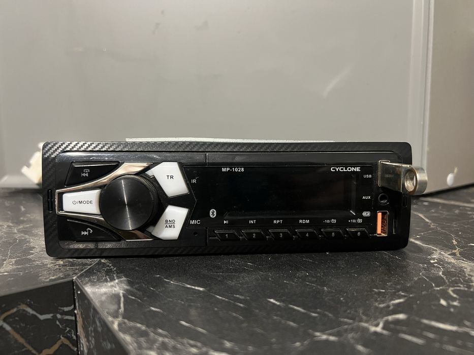 Продам автомагнітолу Cyclone MP1028