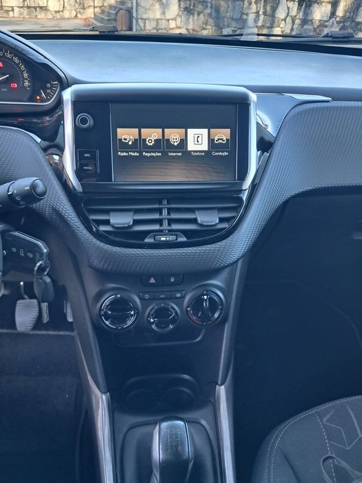 Peugeot 2008 1.2 pure tech style