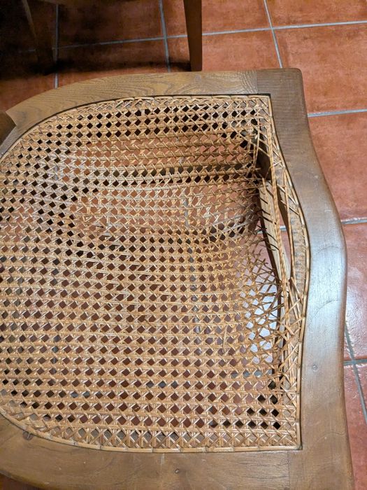 Cadeira em castanho maciço