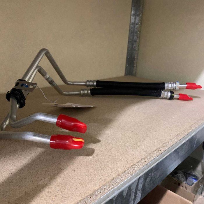 Патрубок охлаждения трубка акпп чироки Jeep Cherokee шланг рідини