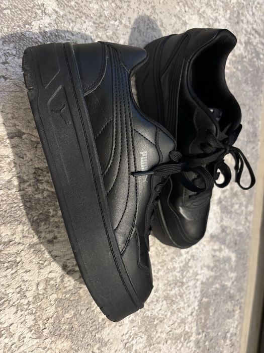 Продам майже нові кросівки Puma