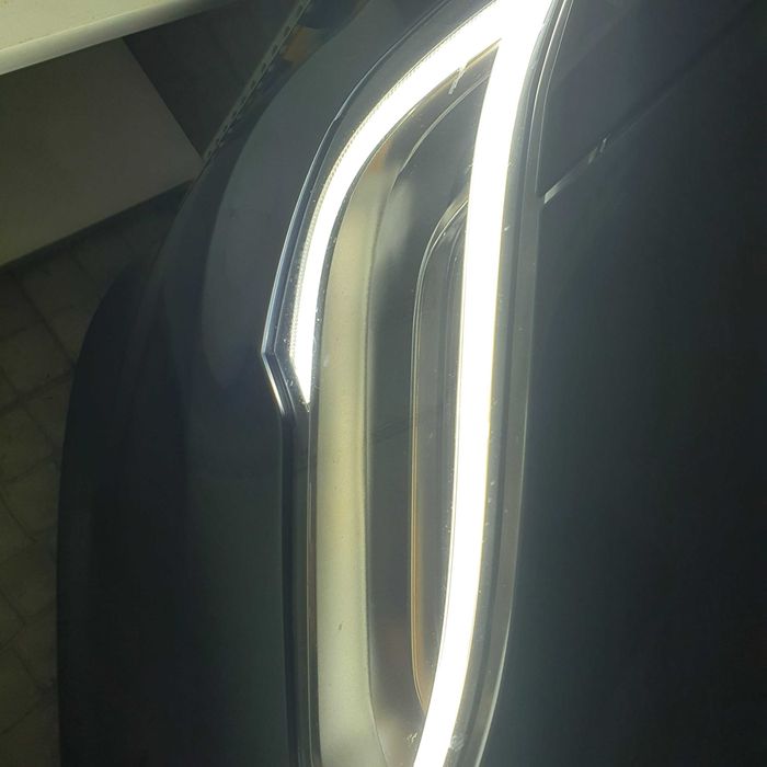 Reparação led ópticas e puxadores Tesla Model S