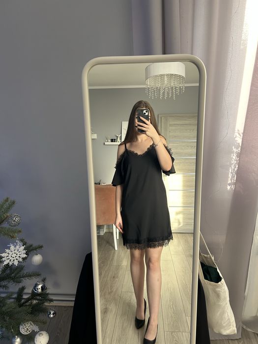 Czarna sukienka na ramiączkach z koronką ASOS M