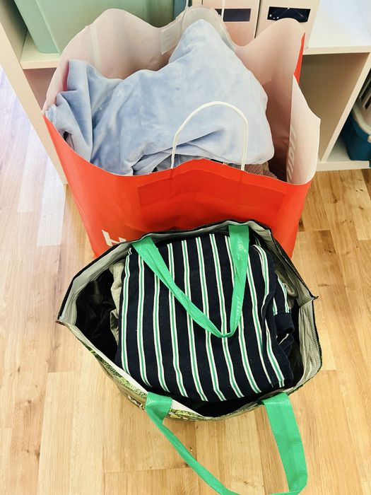 Oddam dwie torby ubrań