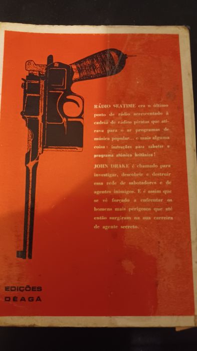 Livro "Tempestade Sobre Rockall" de W. Howard Baker