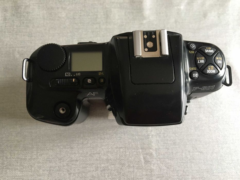 Nikon F-601 analógica + objetiva Nikon 35-70 mm / 3.3-4.5