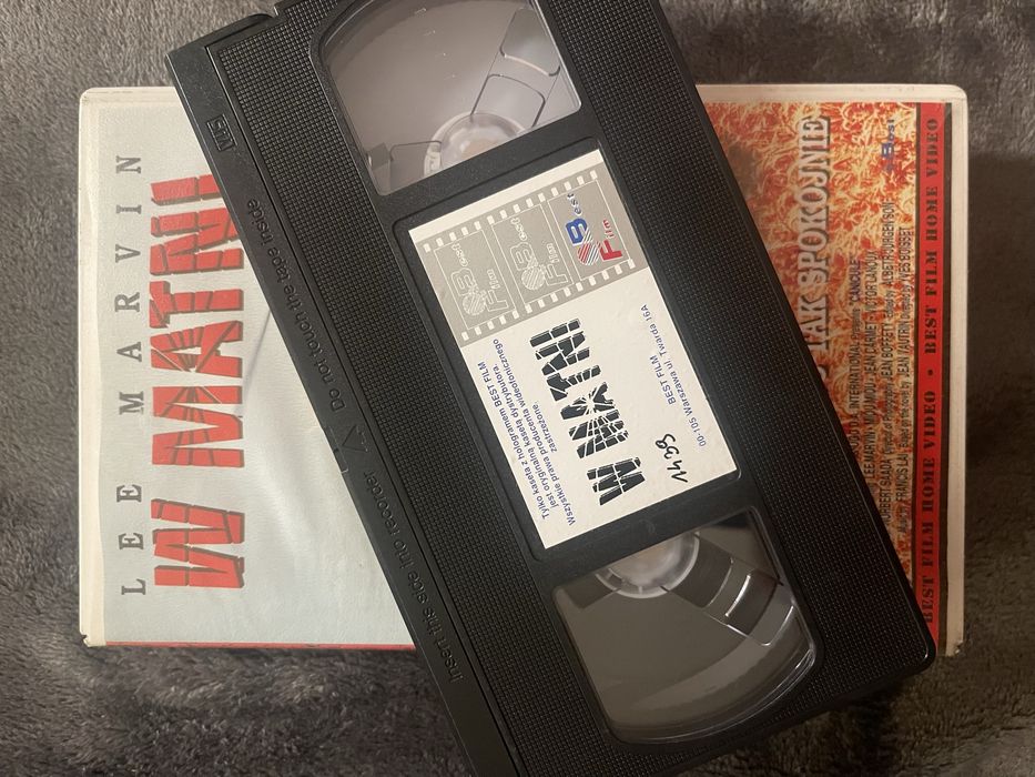 VHS: W matni [1984] - stan kolekcjonerski.