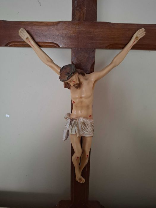 Crucifixo com Base - Madeira e Cerâmica ( Antigo )