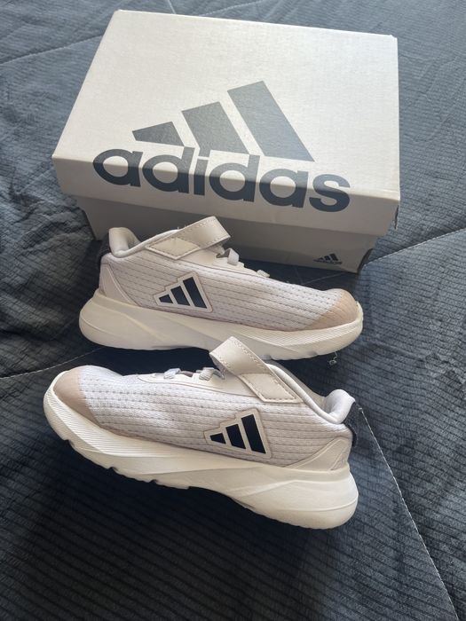 Дитячі кросівки adidas 25,5