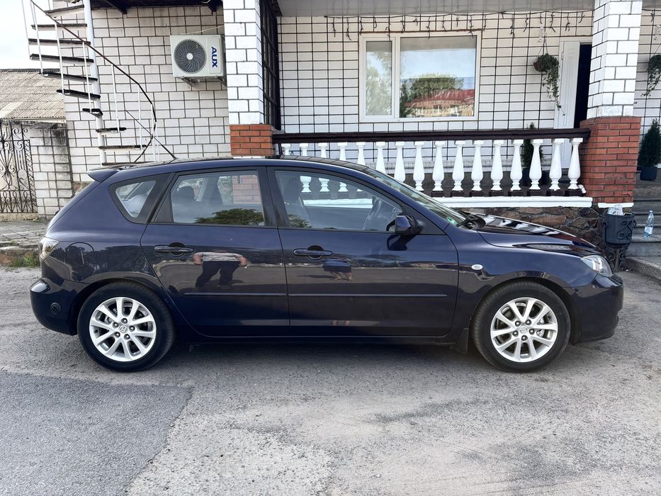 Продам автомобіль Mazda 3 1.6