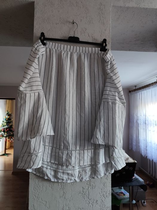 Asymetryczna bluzka hiszpanka z wiskozy z rozszerzanymi rękawami 7/8 r