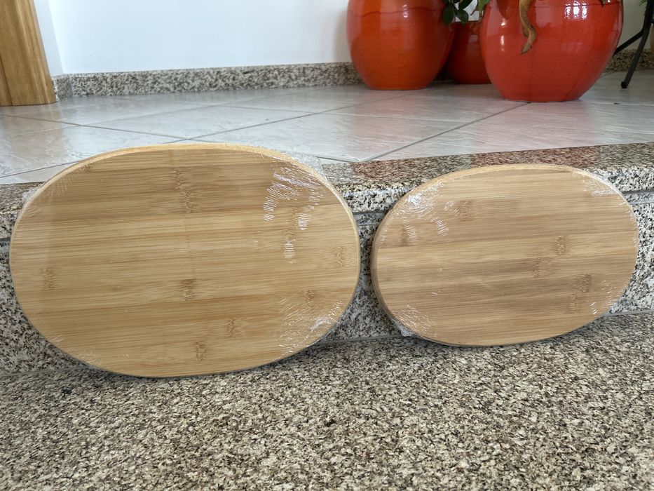 Tábua individual ou conjunto de madeira culinária nova