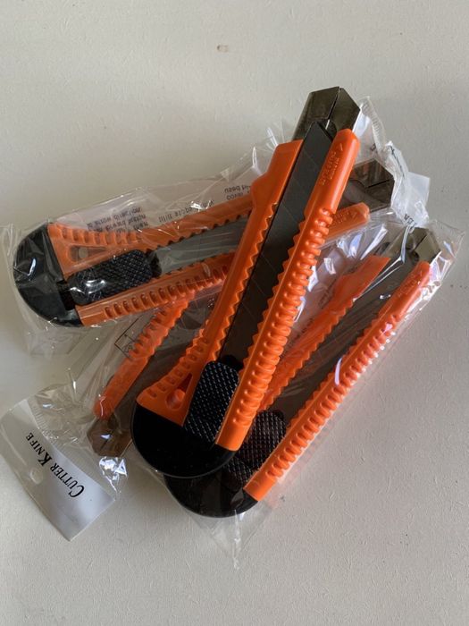 Нож канцелярский упрочненный 18 мм Orange