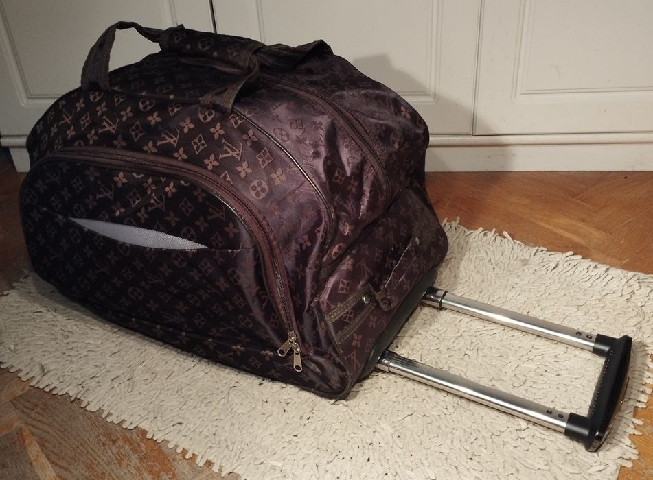 Торба чемодан на колесах, не дорого