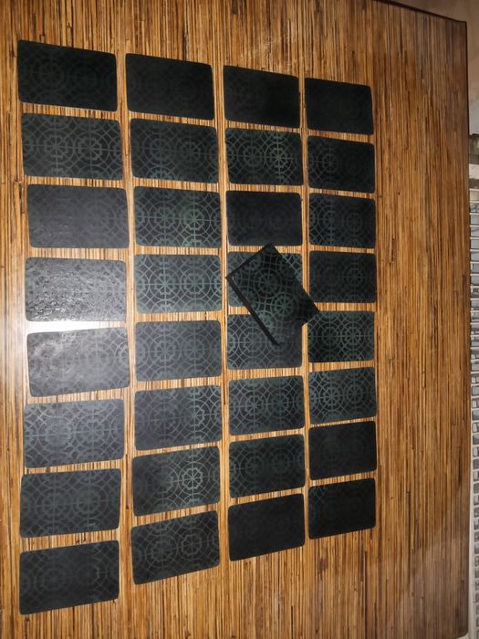 Карты, стос, пулемет.