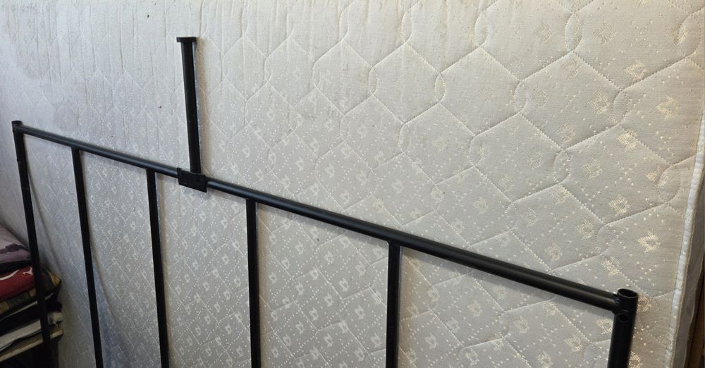 Rama łóżka Ikea Hallingby