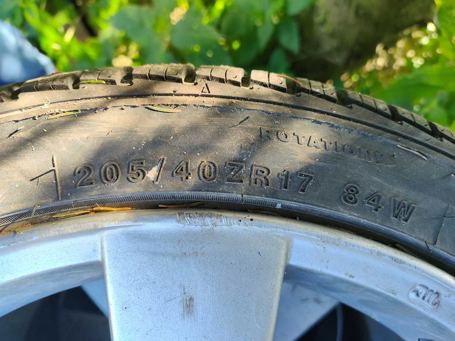 Opony 205 40 R 17 z alufelgami-tylko 8000 km przejechane.