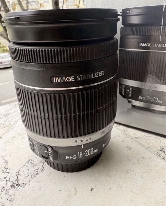 Canon EF 18-200mm f/3.5-5.6 IS