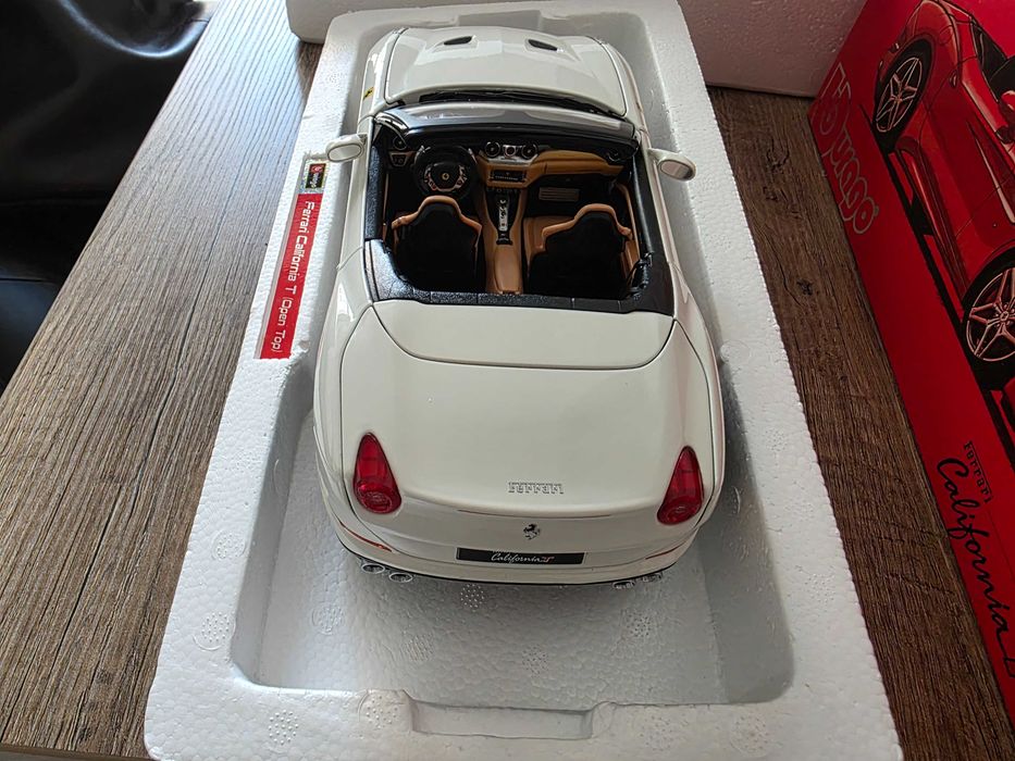 Ferrari California T (open top) 1:18 Burago Signature Series