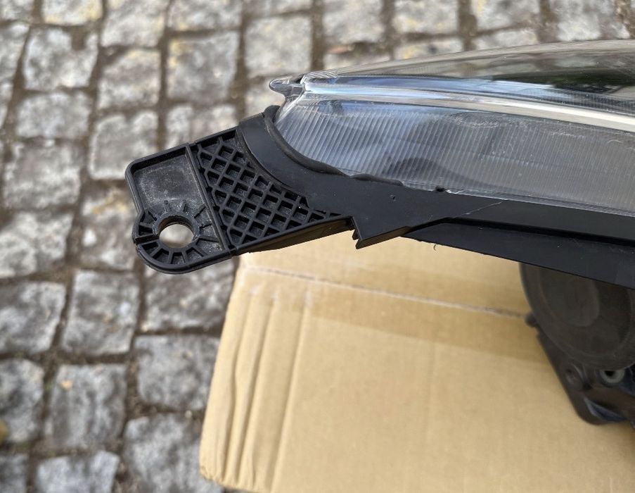 Farol esquerdo ford focus 2017