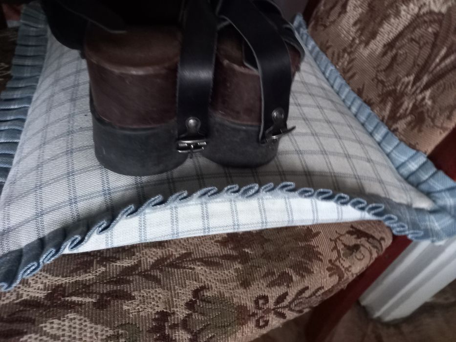 Buty na koturnach skóra r39 styl gotycki
