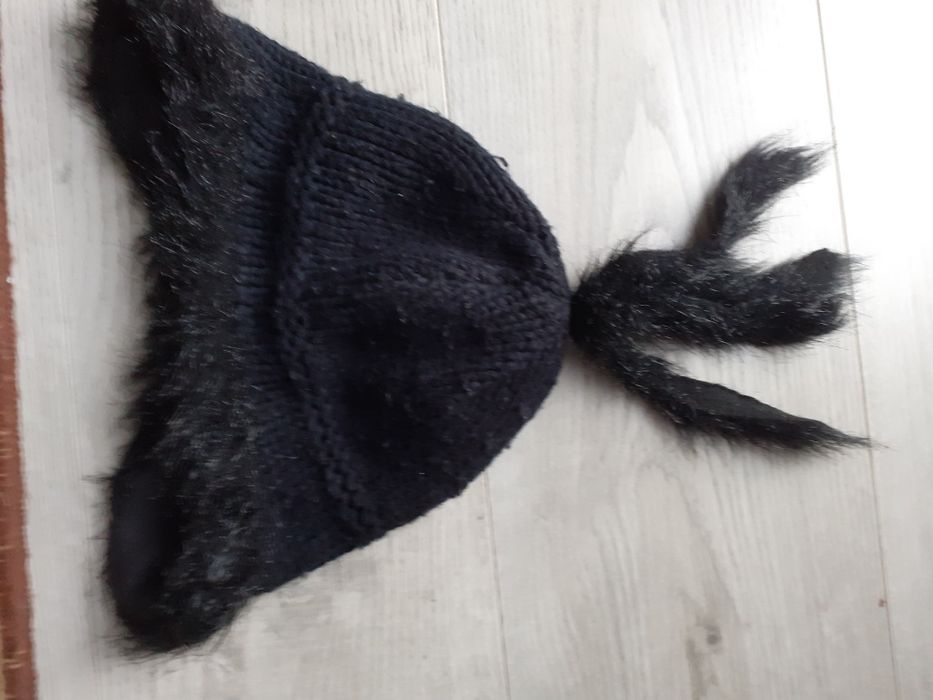 Czapki zimowe damskie - całość 10 złotych