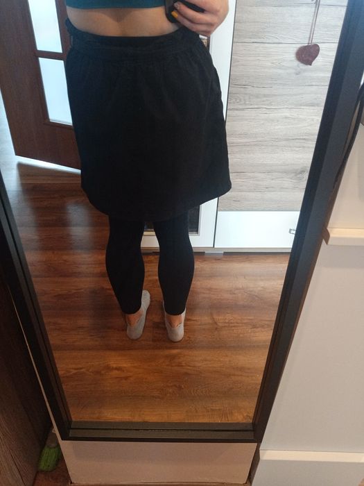 Czarna spódniczka