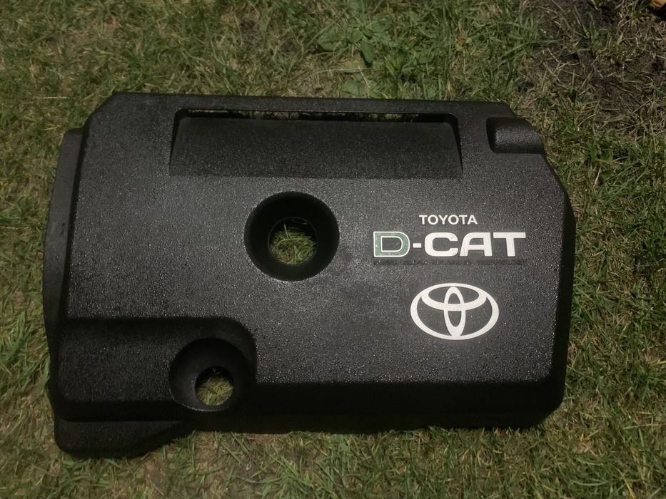 Декоративна кришка на мотор Toyota Avensis 2.2 D-cat