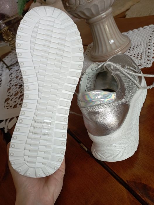 Adidasy Sneakersy skórzane ażurowe