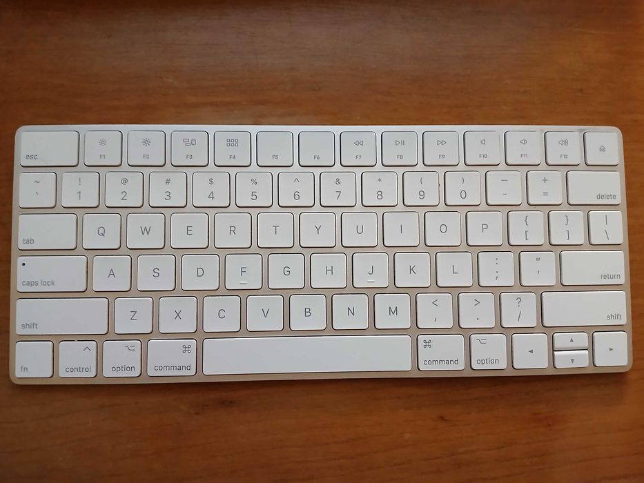 Apple Magic Keyboard (ANSI) em excelente estado