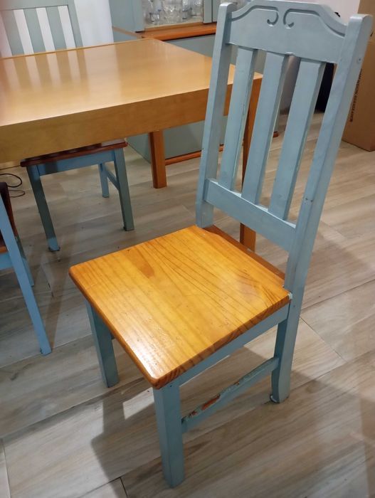 Mobília Jantar c/Mesa Extensível + 4 Cadeiras + Móvel cristaleira