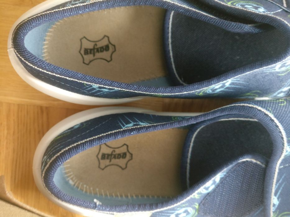 Kapcie pantofelki szkolne nowe rozm 36