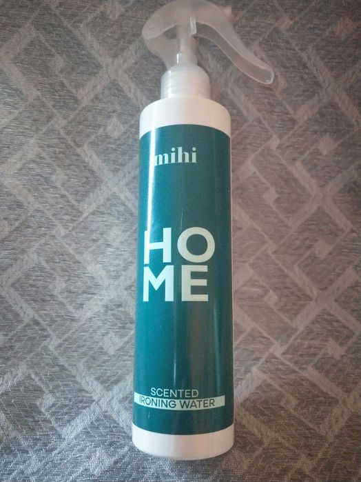 Spray ułatwiający prasowanie, perfumowany