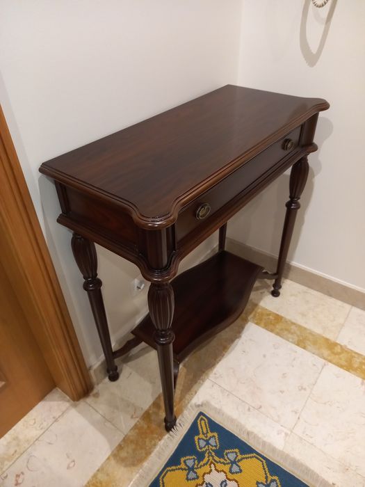 Consola de raiz de nogueira