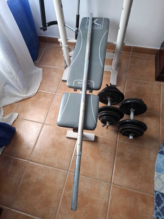 Venda de halteres + banco de treino + barras