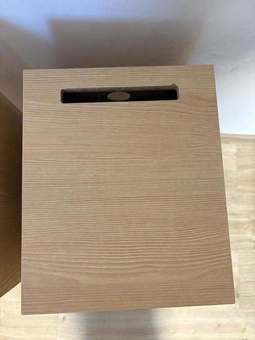 Dwoe nocne szafki brazowo- białe usb