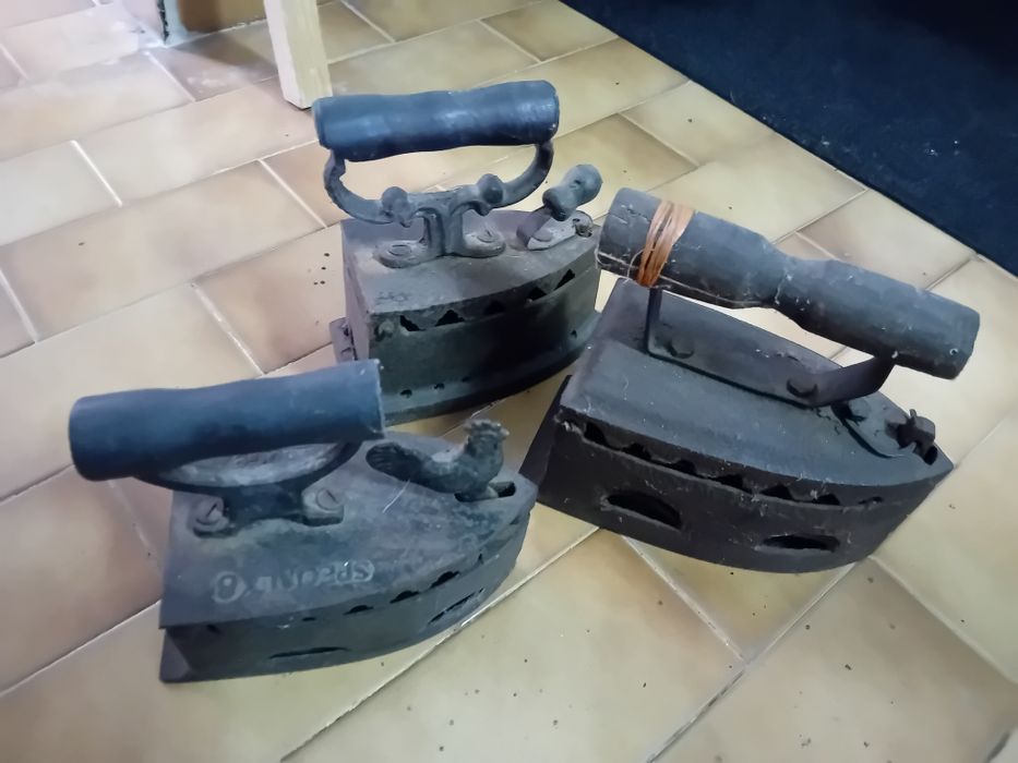 Ferros antigos a carvão