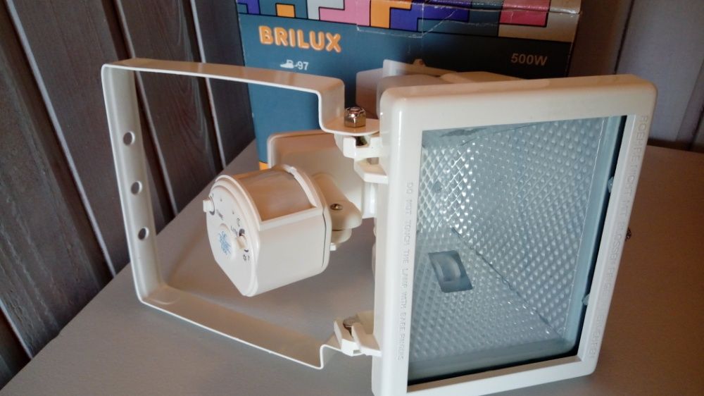 Lampa Halogenowa z detektorem ruchu BRILUX B-97
