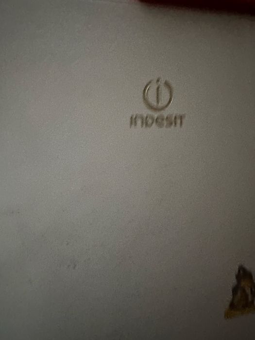 Холодильник Indesit. Не працює верхня камера,